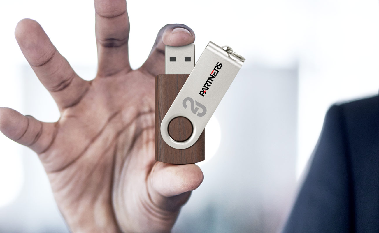 Twister Wood - Pen Drive Personalizado Madeira gallery thumbnail